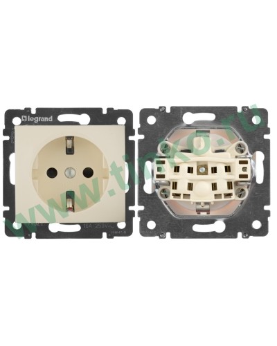 Розетка Valena 2К+3 с защитными шторками, на винтах 16А 250В, слоновая кость (774321). Розетка. LegranD в Благовещенске